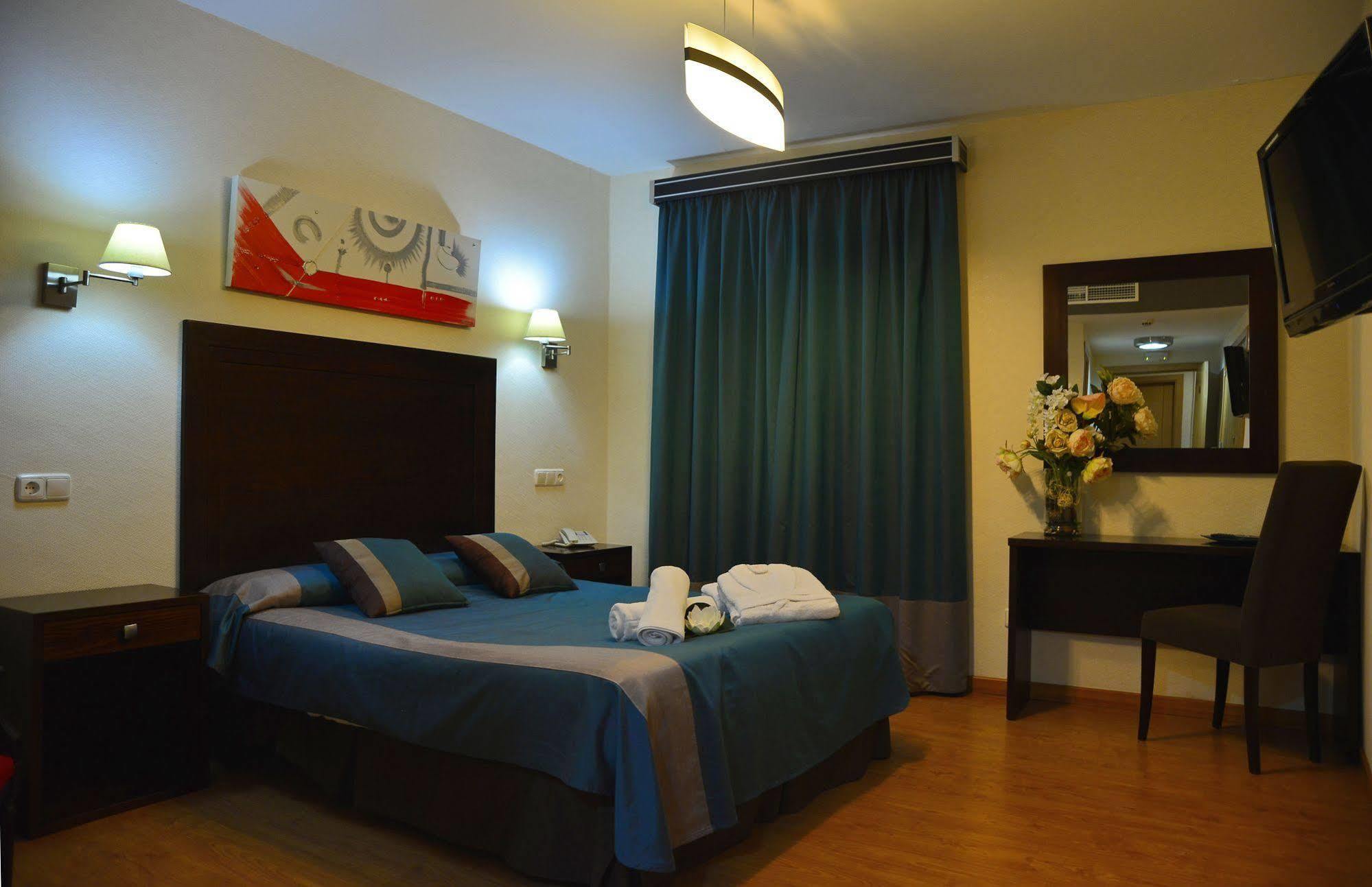 Hotel & Spa Plaza Arriate Extérieur photo